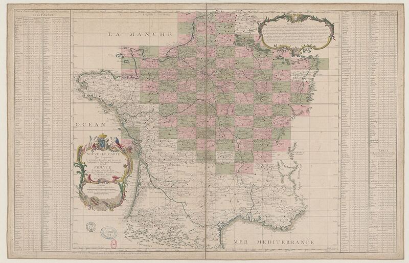 Carte ancienne de la France couverte d'un damier de rectangles roses et verts : chaque rectangle correspond à une feuille de la future carte, avec des chaînes de triangles.