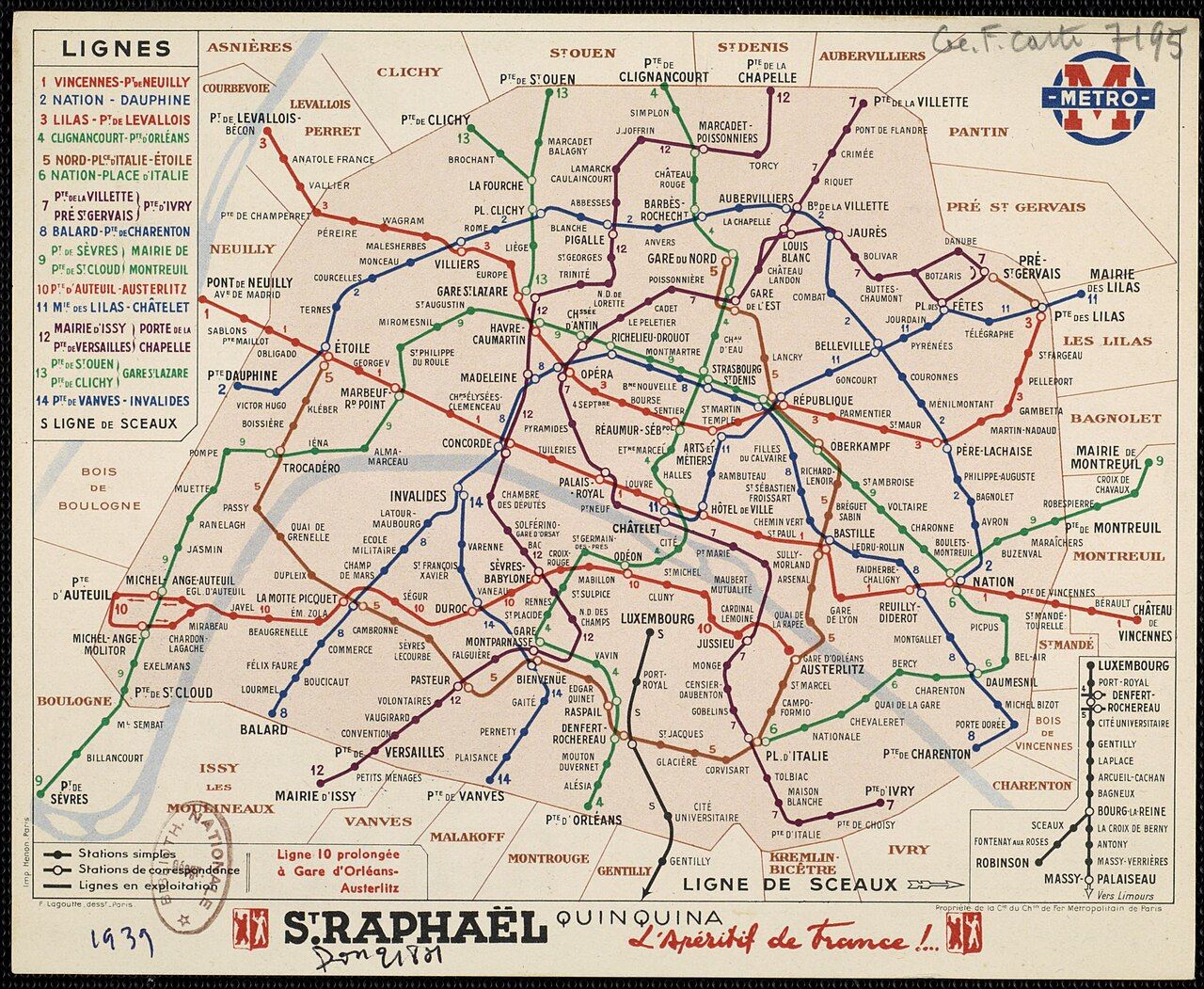 Plan en couleurs du métro de Paris en 1939 : les lignes numérotées de 1 à 14 traversent la ville, les stations de correspondance sont marquées par des ronds blancs, une publicité pour un apéritif occupe le bas du plan.