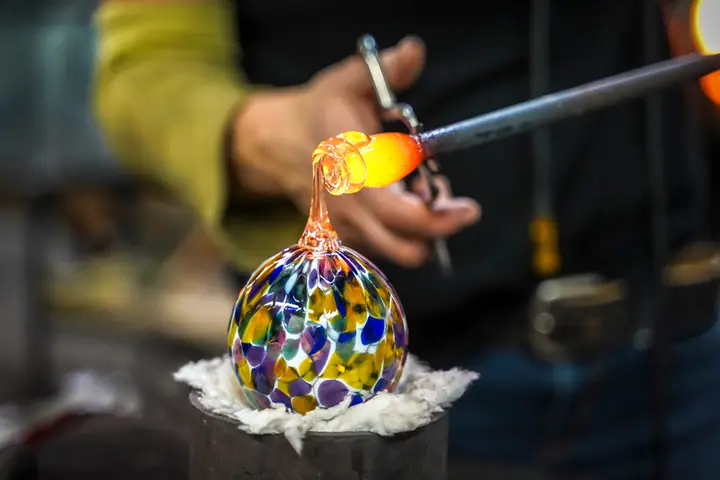 Le travail du verre soufflé.